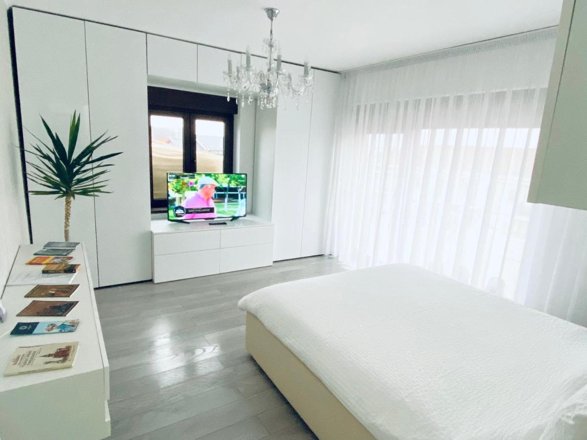 Appartamento Venetia Apartament - Timisoara Esterno foto