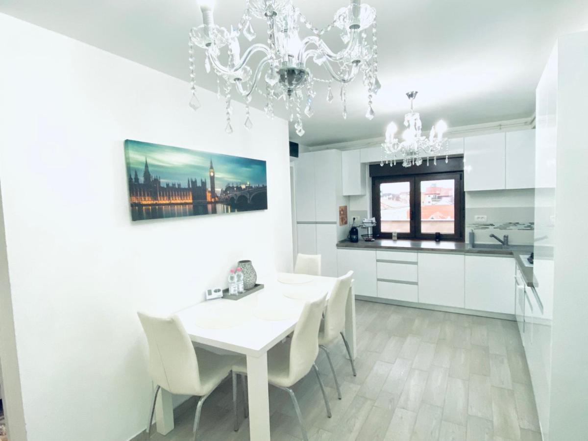 Appartamento Venetia Apartament - Timisoara Esterno foto